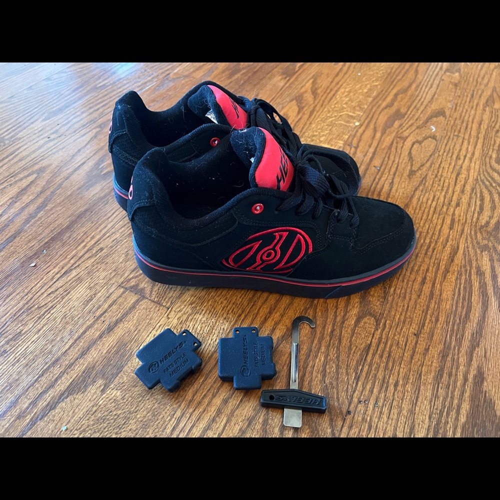 Size 7 Heelys- men
